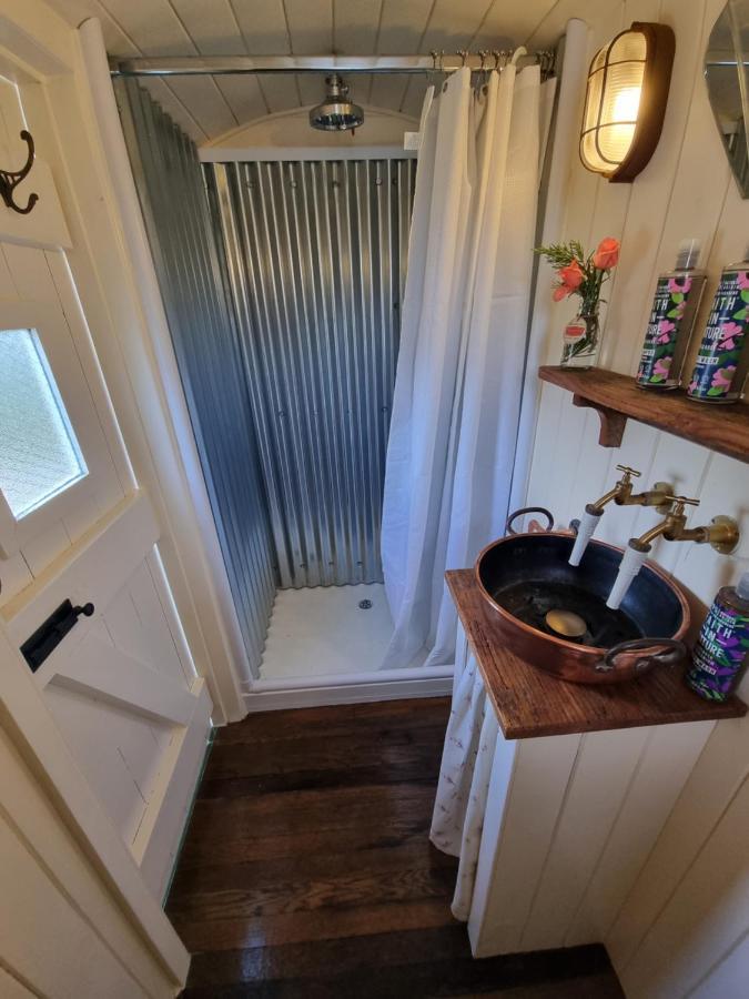 The Delkin Shepherds Huts Castle Combe Exterior photo